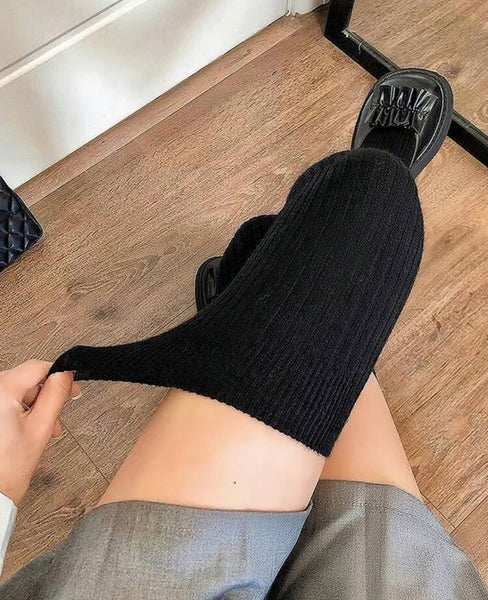 Calcetas negras a la rodilla